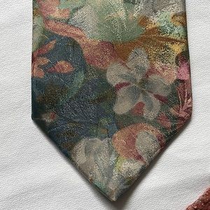 Moore’s “Very” 1980’s floral pattern tie